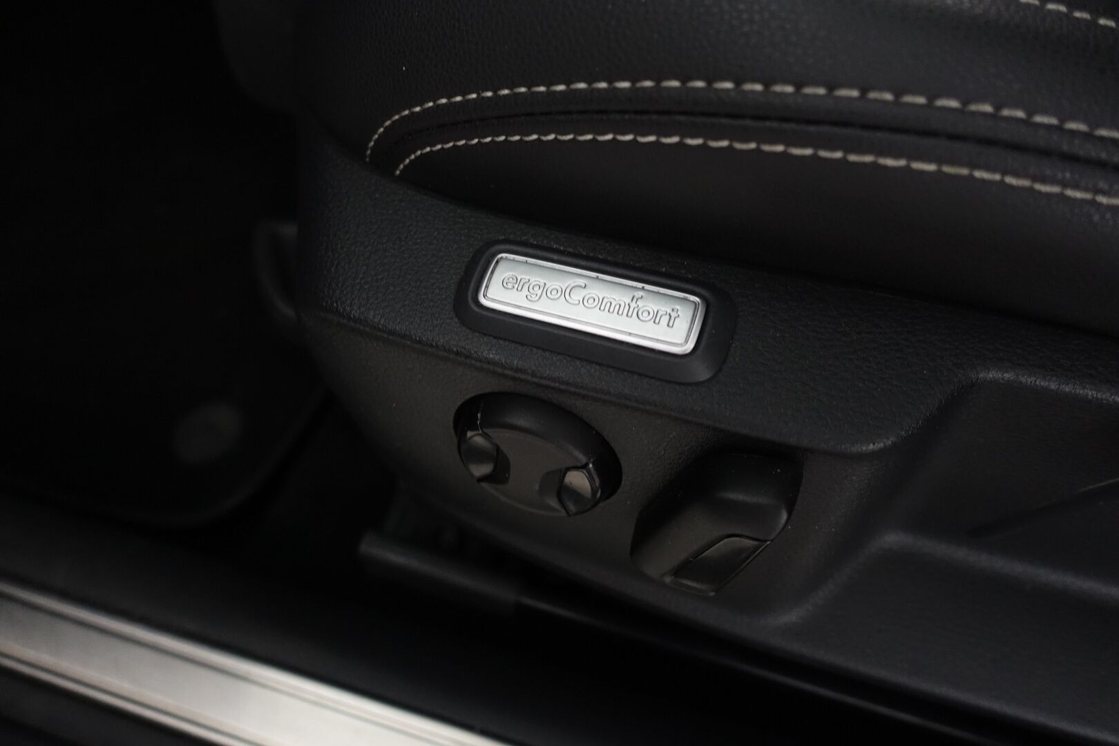 Volkswagen Passat 2020 Variant R-Line 2,0 TDI EVO SCR 110 kW DSG-automaatti * ACC  / Webasto / P.Kamera / Navi / Nahka/Alcantara * - Suomi Auto / Keyless / AppleCarPlay / 2X Renkaat & Vanteet / ALV