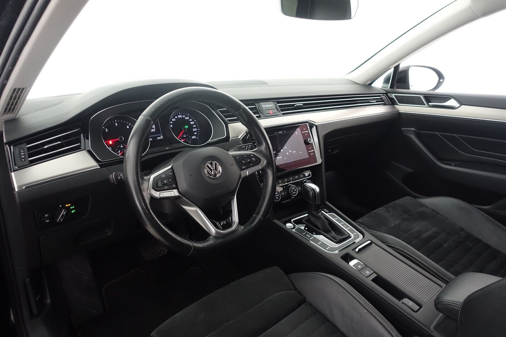 Volkswagen Passat 2020 Variant R-Line 2,0 TDI EVO SCR 110 kW DSG-automaatti * ACC  / Webasto / P.Kamera / Navi / Nahka/Alcantara * - Suomi Auto / Keyless / AppleCarPlay / 2X Renkaat & Vanteet / ALV
