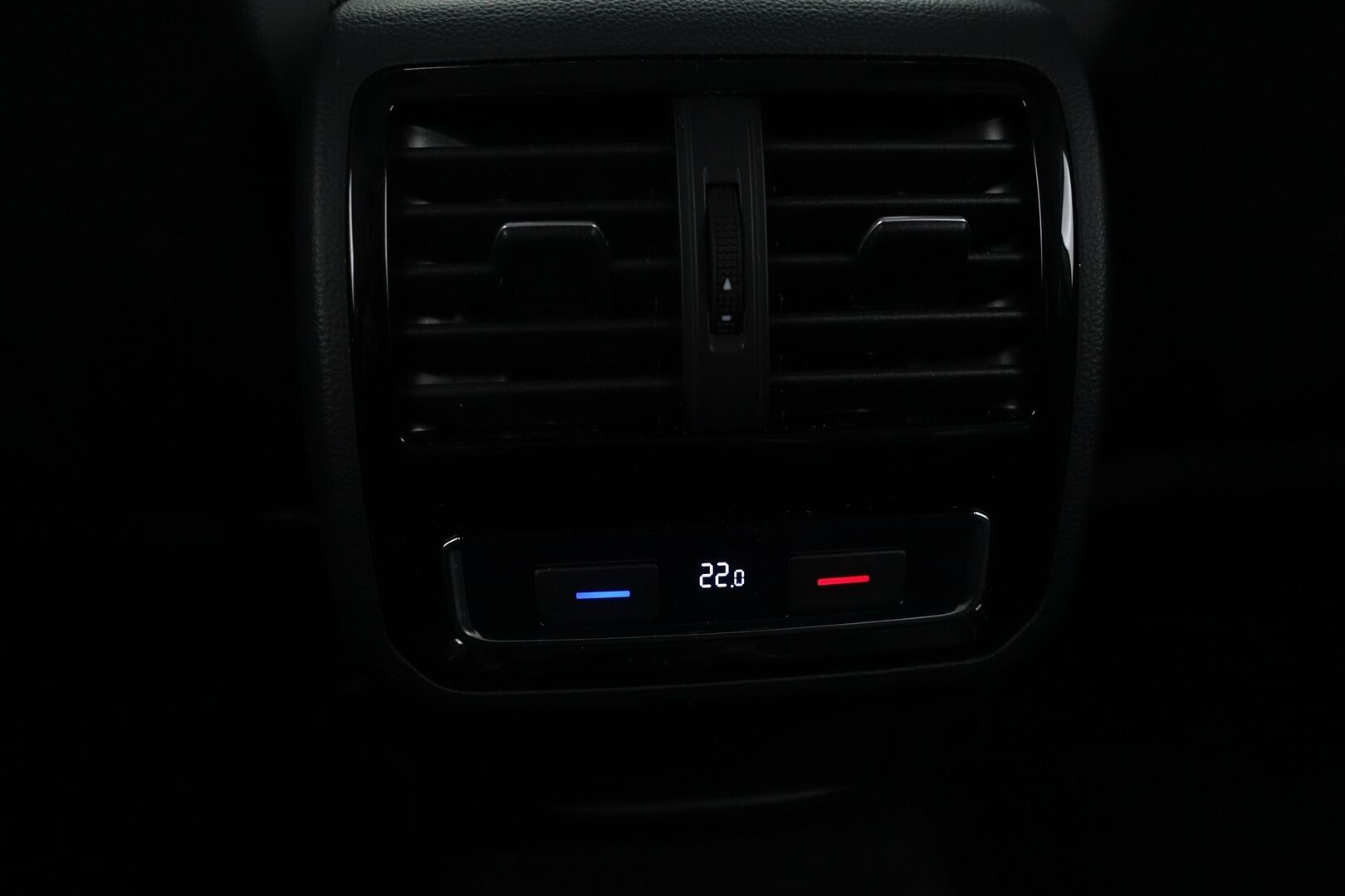 Volkswagen Passat 2020 Variant R-Line 2,0 TDI EVO SCR 110 kW DSG-automaatti * ACC  / Webasto / P.Kamera / Navi / Nahka/Alcantara * - Suomi Auto / Keyless / AppleCarPlay / 2X Renkaat & Vanteet / ALV - HULLUT AVAJAISHULINAT KORKOTARJOUS 3,29 %