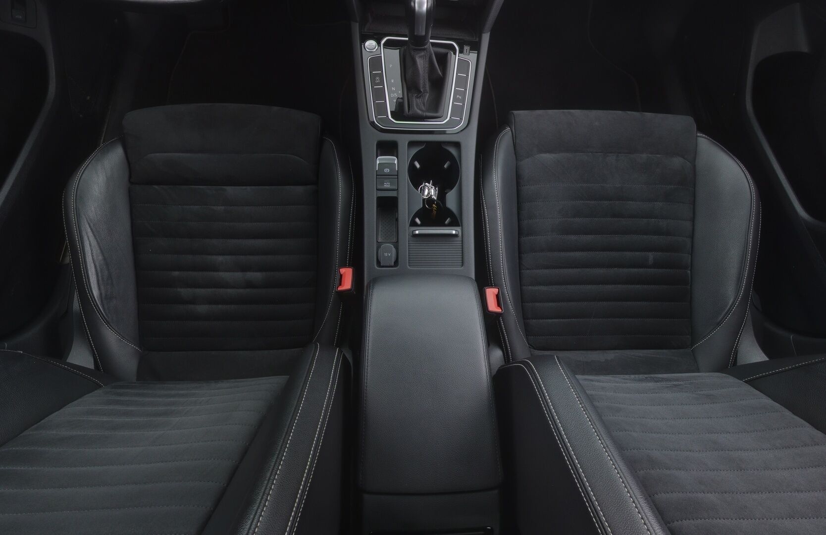 Volkswagen Passat 2020 Variant R-Line 2,0 TDI EVO SCR 110 kW DSG-automaatti * 1Om. Suomi-auto / ALV / Webasto / Adapt. Vakkari / Apple Carplay* - Suomi-auto / ALV / Webasto / Adapt. Vakkari / Apple Carplay* - HULLUT AVAJAISHULINAT KORKOTARJOUS 3,29 %