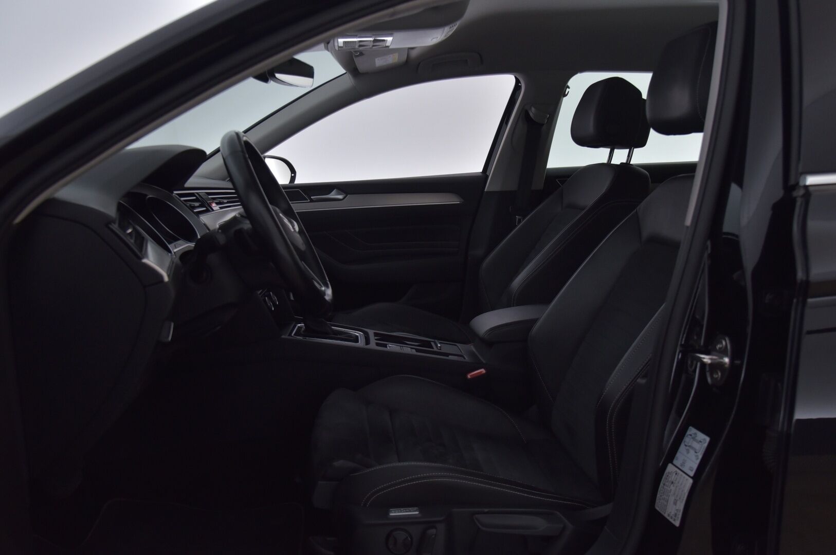 Volkswagen Passat 2020 Variant R-Line 2,0 TDI EVO SCR 110 kW DSG-automaatti * 1Om. Suomi-auto / ALV / Webasto / Adapt. Vakkari / Apple Carplay* - Suomi-auto / ALV / Webasto / Adapt. Vakkari / Apple Carplay* - HULLUT AVAJAISHULINAT KORKOTARJOUS 3,29 %