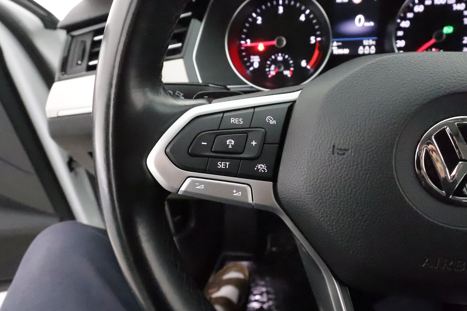 Volkswagen Passat 2020 Variant R-Line 2,0 TDI EVO SCR 110 kW DSG **ACC / Webasto / Navi / P.kamera / Matrix LED / Koukku**