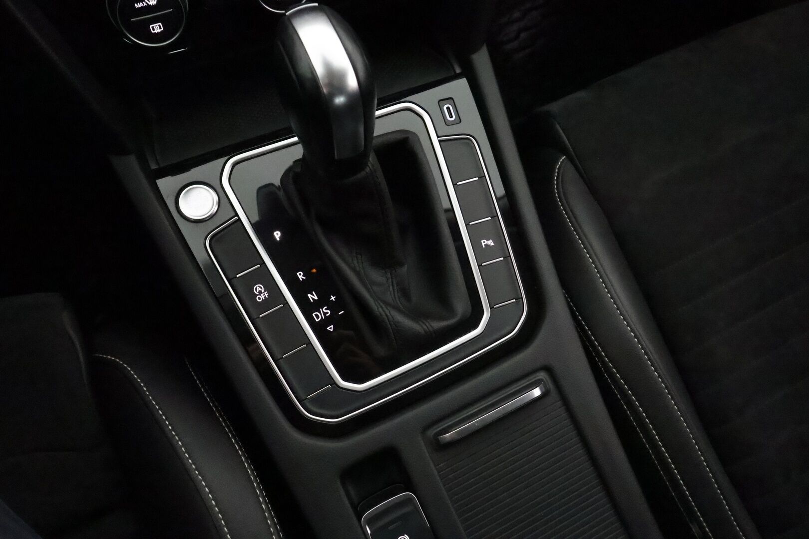 Volkswagen Passat 2020 Variant R-Line 2,0 TDI EVO SCR 110 kW DSG **ACC / Webasto / Navi / P.kamera / Matrix LED / Koukku**