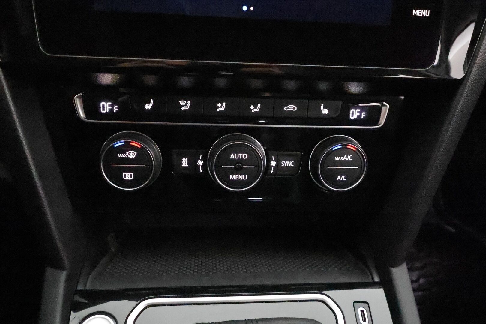 Volkswagen Passat 2020 Variant R-Line 2,0 TDI EVO SCR 110 kW DSG **ACC / Webasto / Navi / P.kamera / Matrix LED / Koukku**