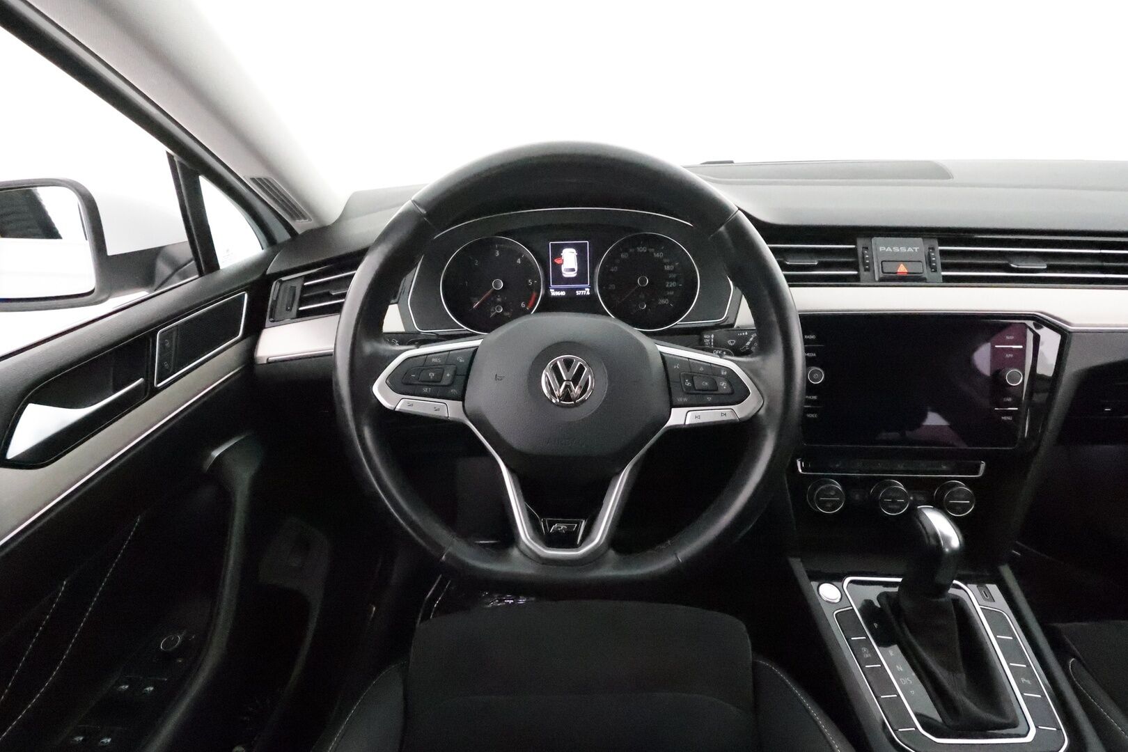 Volkswagen Passat 2020 Variant R-Line 2,0 TDI EVO SCR 110 kW DSG **ACC / Webasto / Navi / P.kamera / Matrix LED / Koukku**