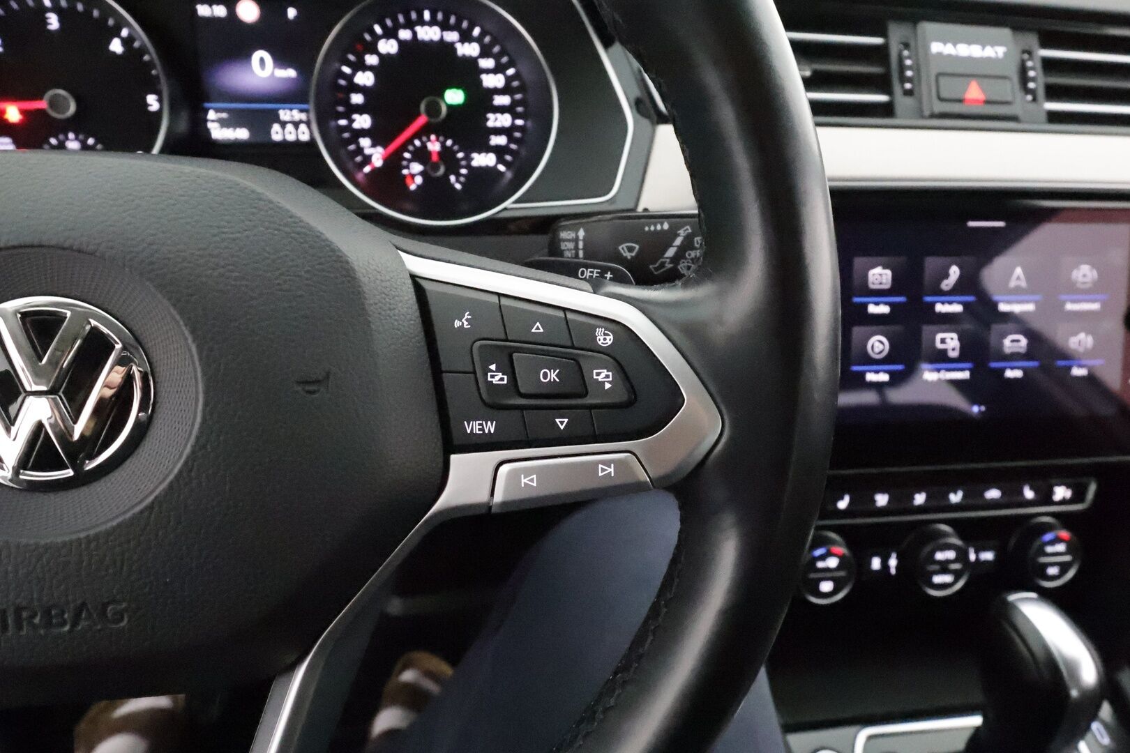 Volkswagen Passat 2020 Variant R-Line 2,0 TDI EVO SCR 110 kW DSG **ACC / Webasto / Navi / P.kamera / Matrix LED / Koukku**