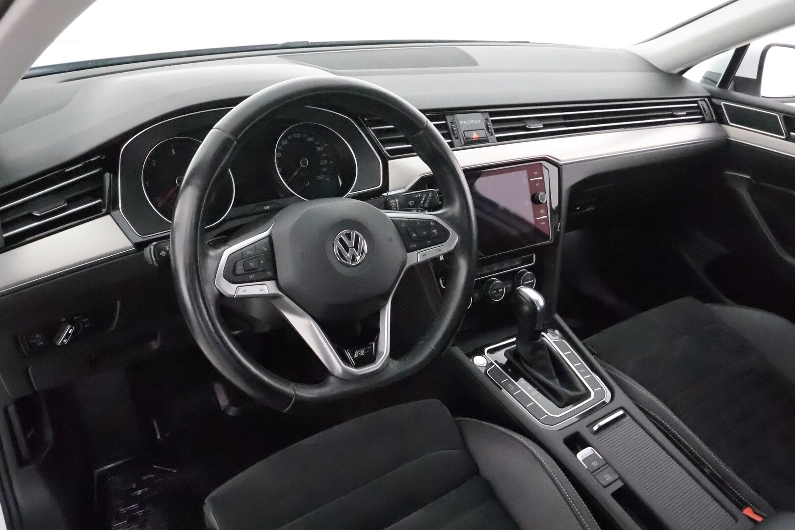 Volkswagen Passat 2020 Variant R-Line 2,0 TDI EVO SCR 110 kW DSG **ACC / Webasto / Navi / P.kamera / Matrix LED / Koukku**