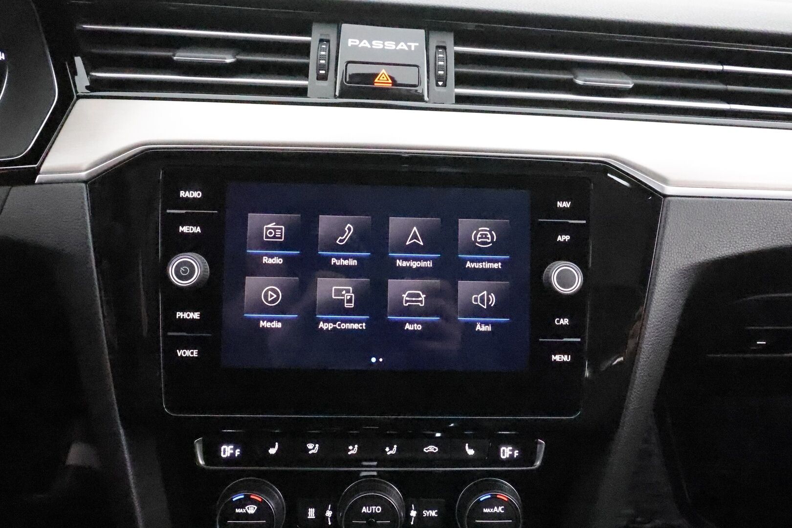 Volkswagen Passat 2020 Variant R-Line 2,0 TDI EVO SCR 110 kW DSG **ACC / Webasto / Navi / P.kamera / Matrix LED / Koukku**