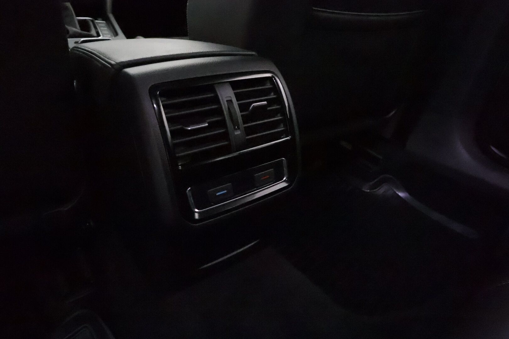 Volkswagen Passat 2020 Variant R-Line 2,0 TDI EVO SCR 110 kW DSG **ACC / Webasto / Navi / P.kamera / Matrix LED / Koukku**
