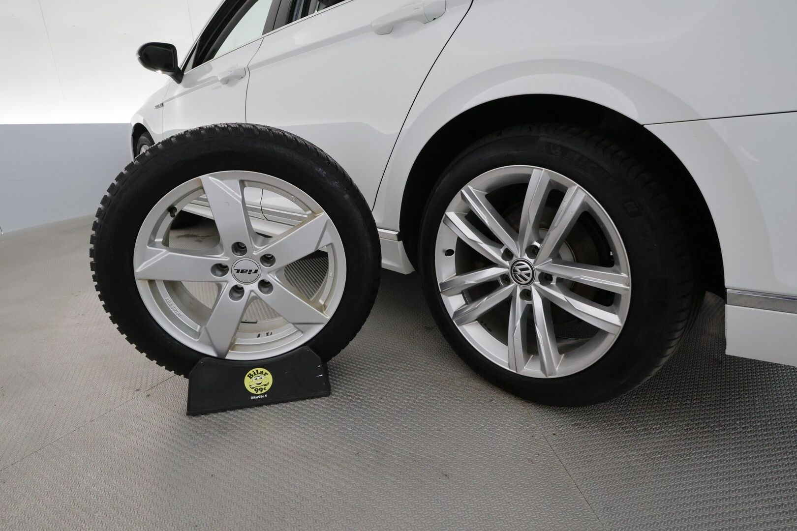 Volkswagen Passat 2020 Variant R-Line 2,0 TDI EVO SCR 110 kW DSG **ACC / Webasto / Navi / P.kamera / Matrix LED / Koukku**