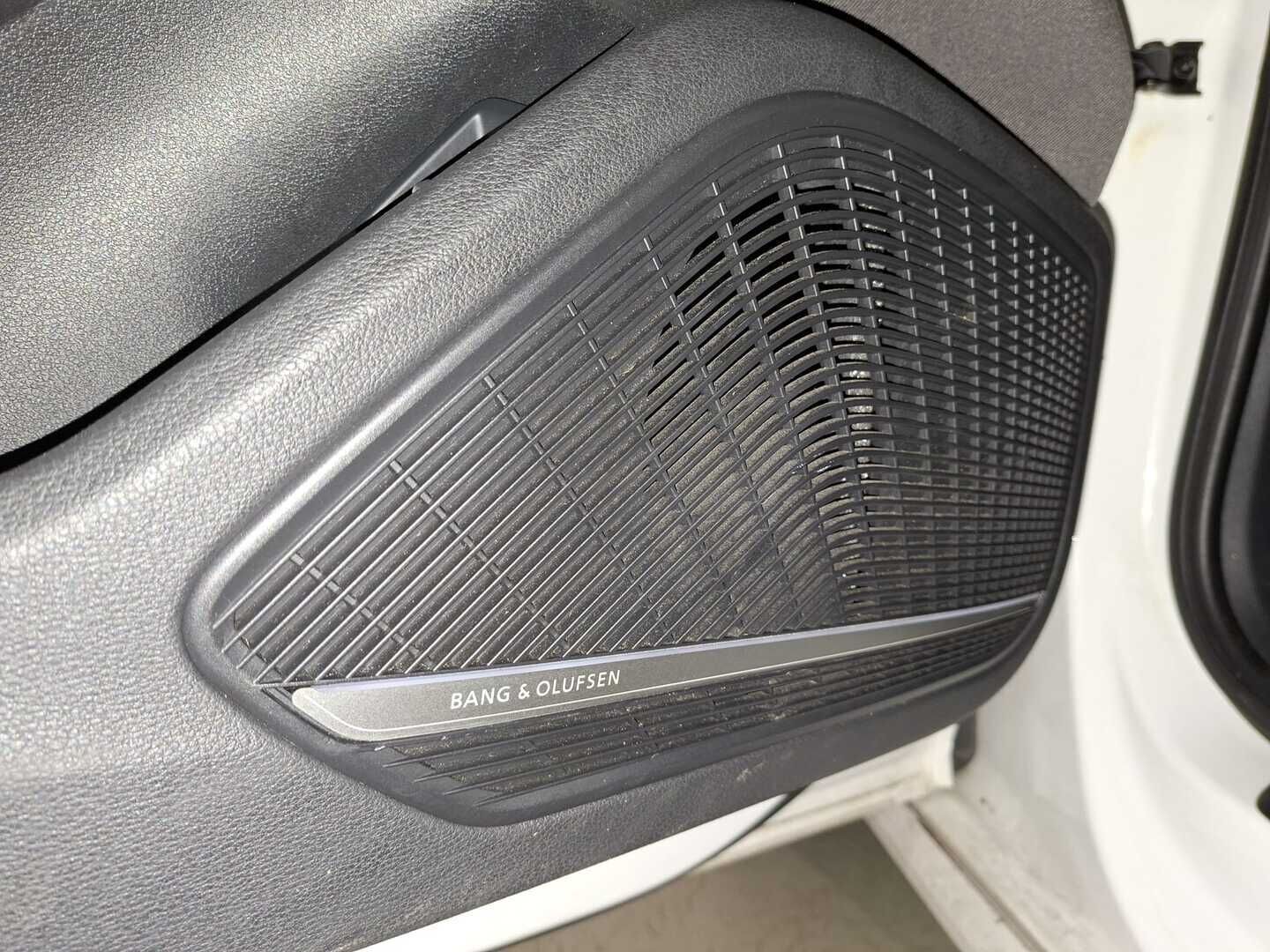 Audi A4 2016 Land of Quattro Sport Edition 2,0 TFSI 185 kW S tronic // Webasto / Vetokoukku / Bang&Olufsen / Carplay / Sporttipenkit - HULLUT JOULUT KORKOTARJOUS 2,49% 