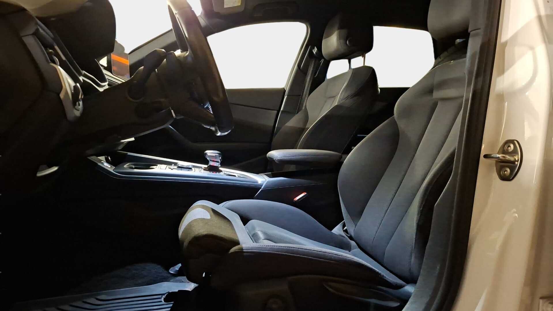 Audi A4 2016 Land of Quattro Sport Edition 2,0 TFSI 185 kW S tronic // Webasto / Vetokoukku / Bang&Olufsen / Carplay / Sporttipenkit - HULLUT JOULUT KORKOTARJOUS 2,49% 