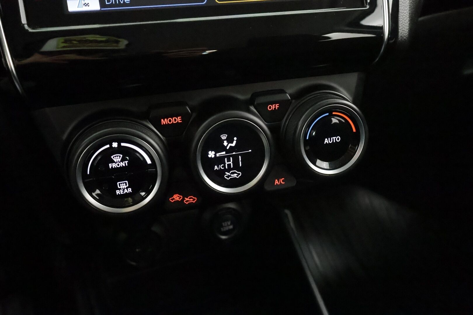 Suzuki Swift 2019 1,2 DUALJET 4WD GLX 5MT HYBRID * ACC / LED / P.Kamera / Navi / Kaistavahti / Keyless * - Sisätilanlämmitin / Suomi-auto / Kahdet renkaat aluvanteilla