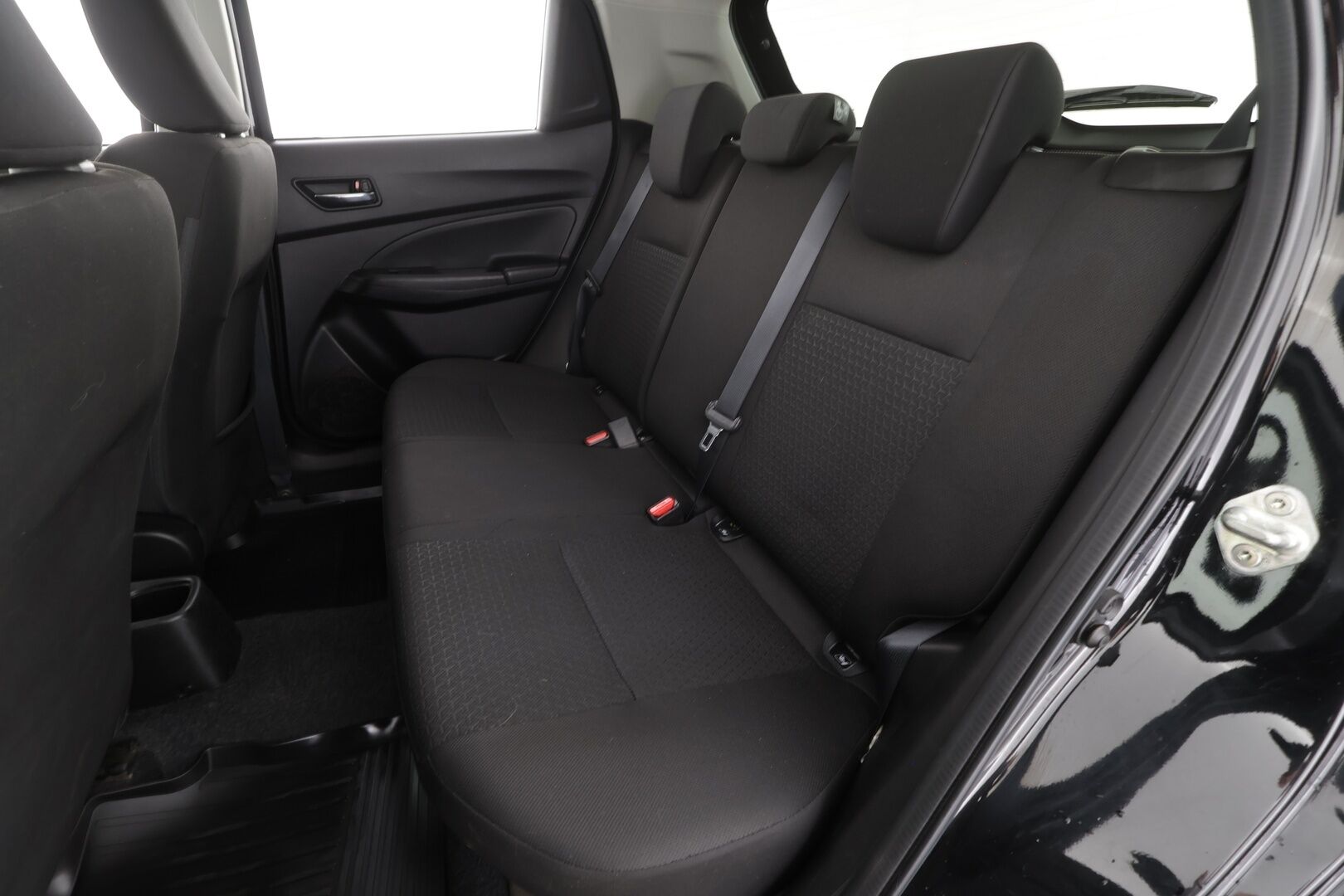 Suzuki Swift 2019 1,2 DUALJET 4WD GLX 5MT HYBRID * ACC / LED / P.Kamera / Navi / Kaistavahti / Keyless * - Sisätilanlämmitin / Suomi-auto / Kahdet renkaat aluvanteilla