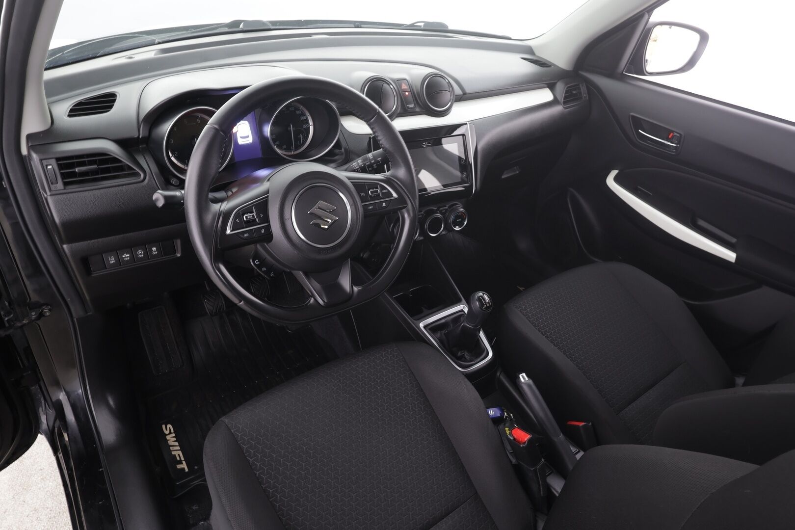 Suzuki Swift 2019 1,2 DUALJET 4WD GLX 5MT HYBRID * ACC / LED / P.Kamera / Navi / Kaistavahti / Keyless * - Sisätilanlämmitin / Suomi-auto / Kahdet renkaat aluvanteilla