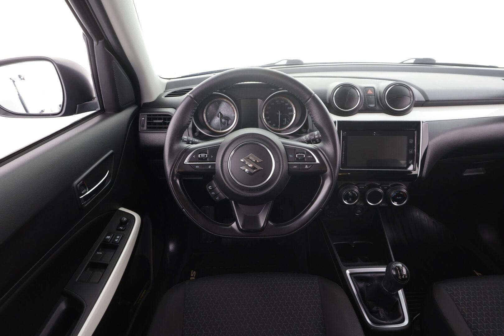 Suzuki Swift 2019 1,2 DUALJET 4WD GLX 5MT HYBRID * ACC / LED / P.Kamera / Navi / Kaistavahti / Keyless * - Sisätilanlämmitin / Suomi-auto / Kahdet renkaat aluvanteilla