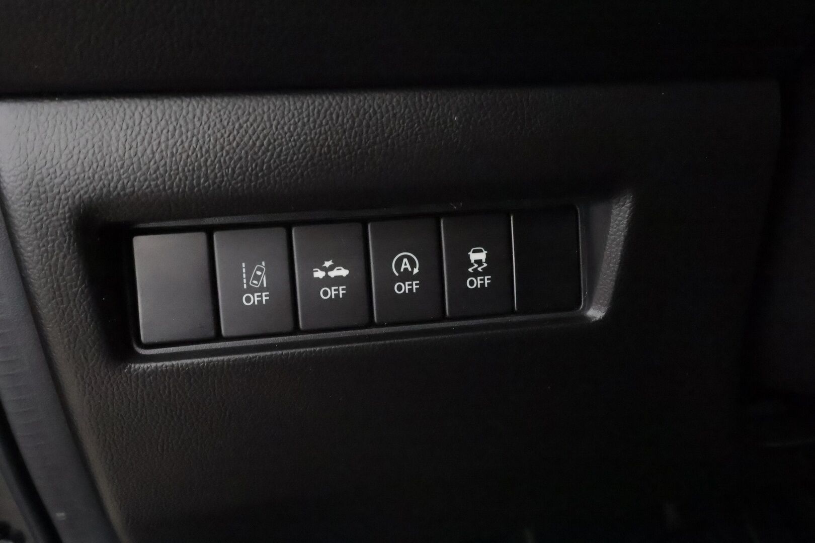 Suzuki Swift 2019 1,2 DUALJET 4WD GLX 5MT HYBRID * ACC / LED / P.Kamera / Navi / Kaistavahti / Keyless * - Sisätilanlämmitin / Suomi-auto / Kahdet renkaat aluvanteilla