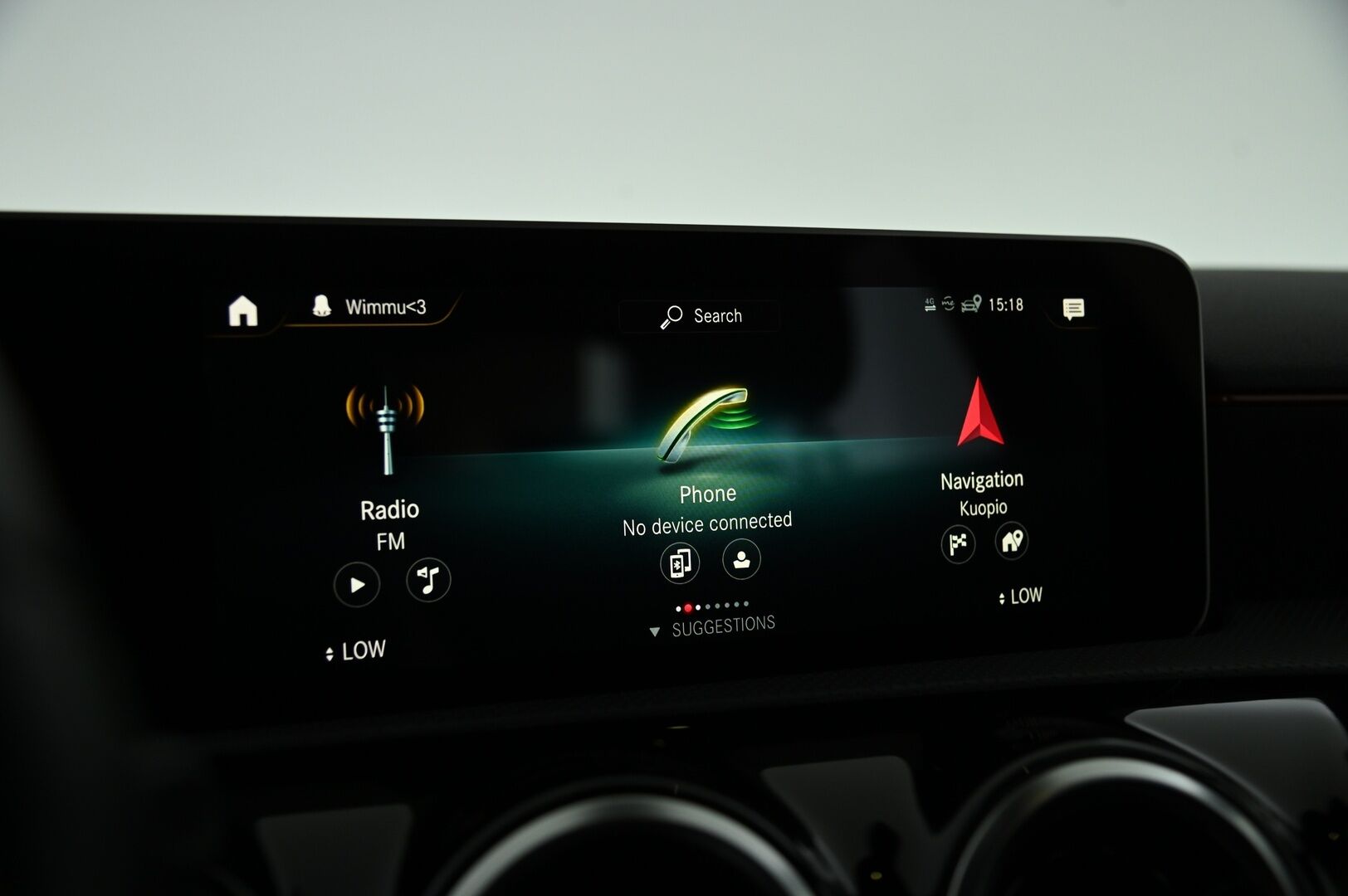 Mercedes-Benz A 2020 200 A sedan Business AMG *Suomi-auto / Widescreen / Adapt. vak / Led High Performance / P. kamera / Navigointi* - 3,99% KORKOTARJOUS TÄHÄN AUTOON 21.9. ASTI - Taloudellinen pikkumersu tehokkaammalla moottorilla / Juuri huollettu / Adaptiivinen vakioneupdensäädin ja sporttipenkit