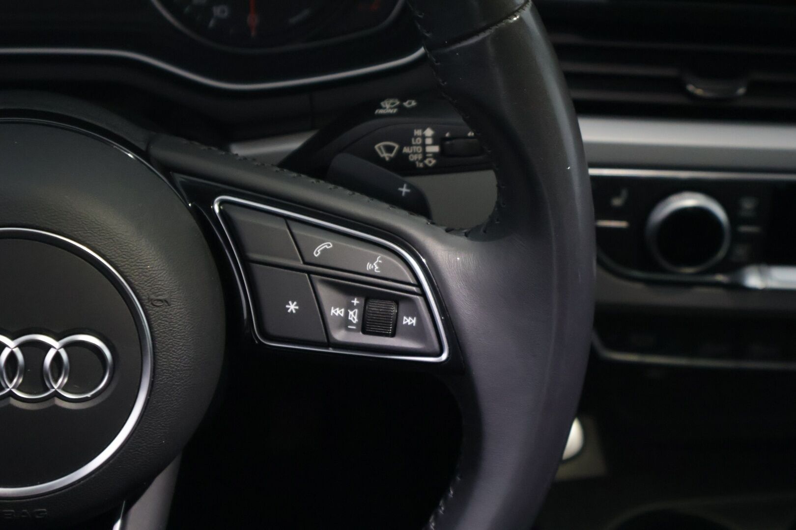 Audi A4 2020 Avant Business Comfort Edition 35 TFSI 110 kW MHEV S tronic - | Audi sound system | Webasto | Koukku | Matrix LED | Urheiluistuimet |