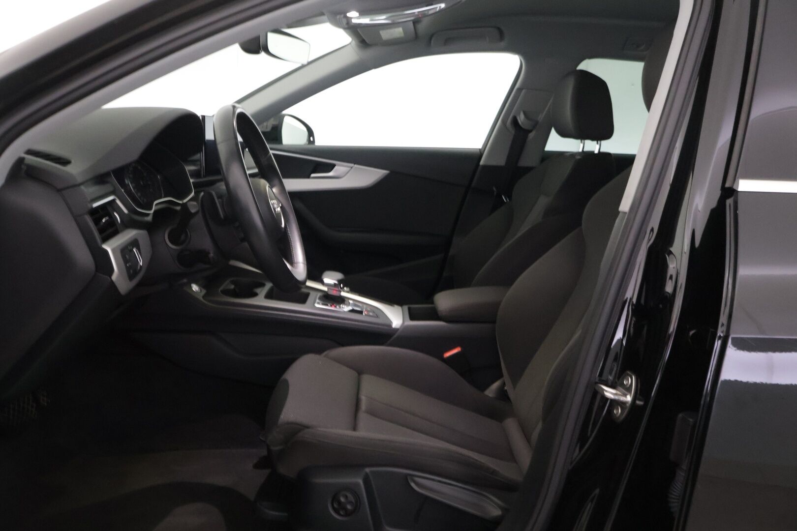 Audi A4 2020 Avant Business Comfort Edition 35 TFSI 110 kW MHEV S tronic - | Audi sound system | Webasto | Koukku | Matrix LED | Urheiluistuimet |