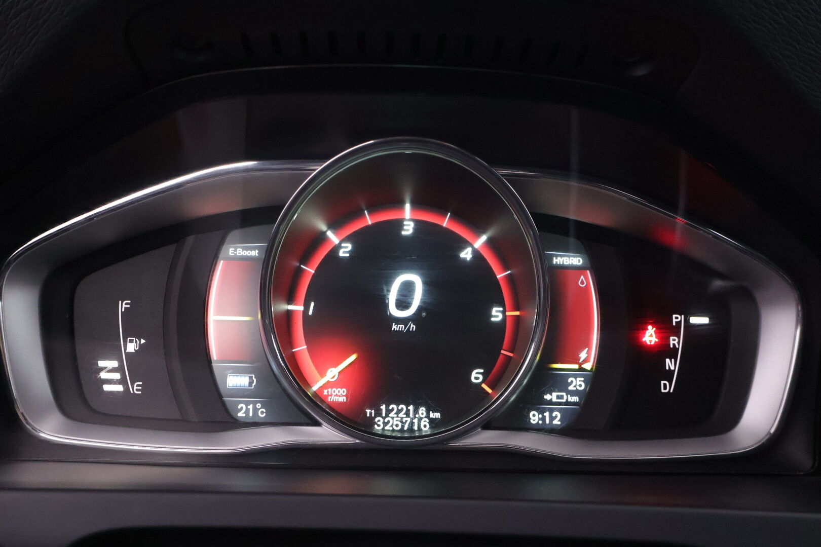 Volvo V60 2015 D6 AWD Twin Engine R-Design Edition aut  - YritysOutlet - Myydään vain yrityksille - | R-Desing | Koukku | Webasto Nahkapenkit | Vakkari |