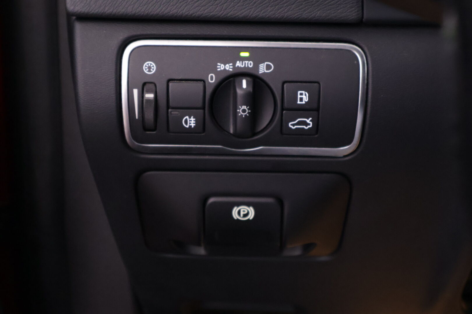 Volvo V60 2015 D6 AWD Twin Engine R-Design Edition aut  - YritysOutlet - Myydään vain yrityksille - | R-Desing | Koukku | Webasto Nahkapenkit | Vakkari |