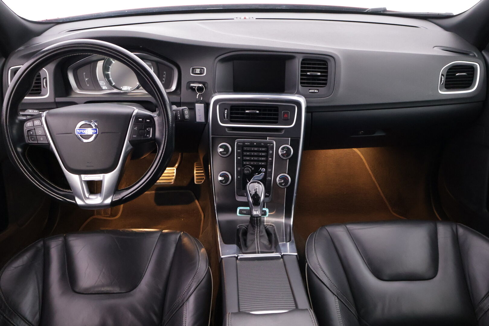 Volvo V60 2015 D6 AWD Twin Engine R-Design Edition aut  - YritysOutlet - Myydään vain yrityksille - | R-Desing | Koukku | Webasto Nahkapenkit | Vakkari |