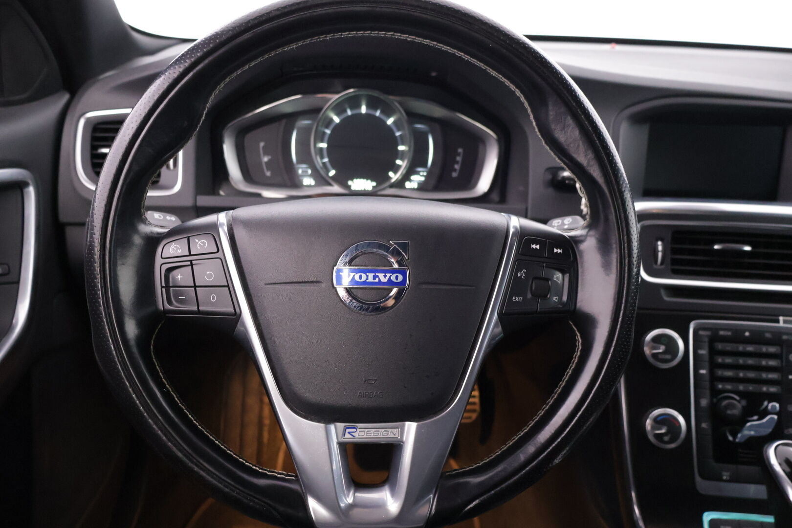 Volvo V60 2015 D6 AWD Twin Engine R-Design Edition aut  - YritysOutlet - Myydään vain yrityksille - | R-Desing | Koukku | Webasto Nahkapenkit | Vakkari |