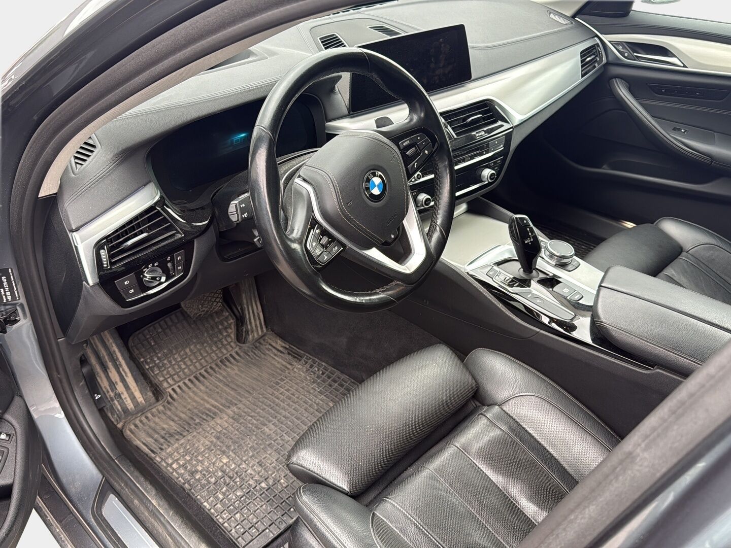 BMW 530 2019 e iPerformance Sedan Luxury Line - Adapt.Vakkari | Hierovat & Ilmastoidut Sporttinahat | Soft Close | Kattoluukku | HiFi | DisplayKey | Peruutuskamera | SUPERVARUSTEET!