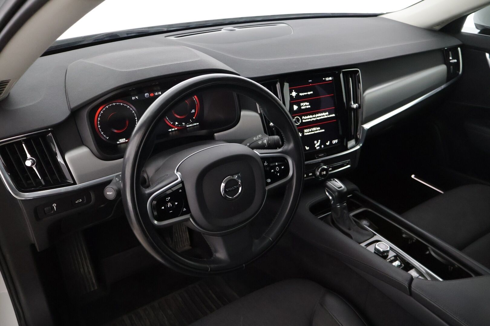 Volvo V90 2020 D4 AWD Business aut. * Webasto / Vetokoukku / Acc / Kamera / Sähkökontti * - Näyttävä & siistissä kunnossa oleva maanteiden jyrä / Jakopää Tehty 3/24 / Taittuva vetokoukku! * 