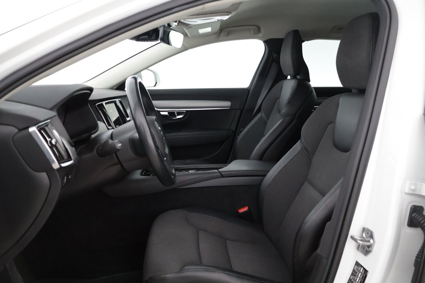 Volvo V90 2020 D4 AWD Business aut. * Webasto / Vetokoukku / Acc / Kamera / Sähkökontti * - Näyttävä & siistissä kunnossa oleva maanteiden jyrä / Jakopää Tehty 3/24 / Taittuva vetokoukku! * 