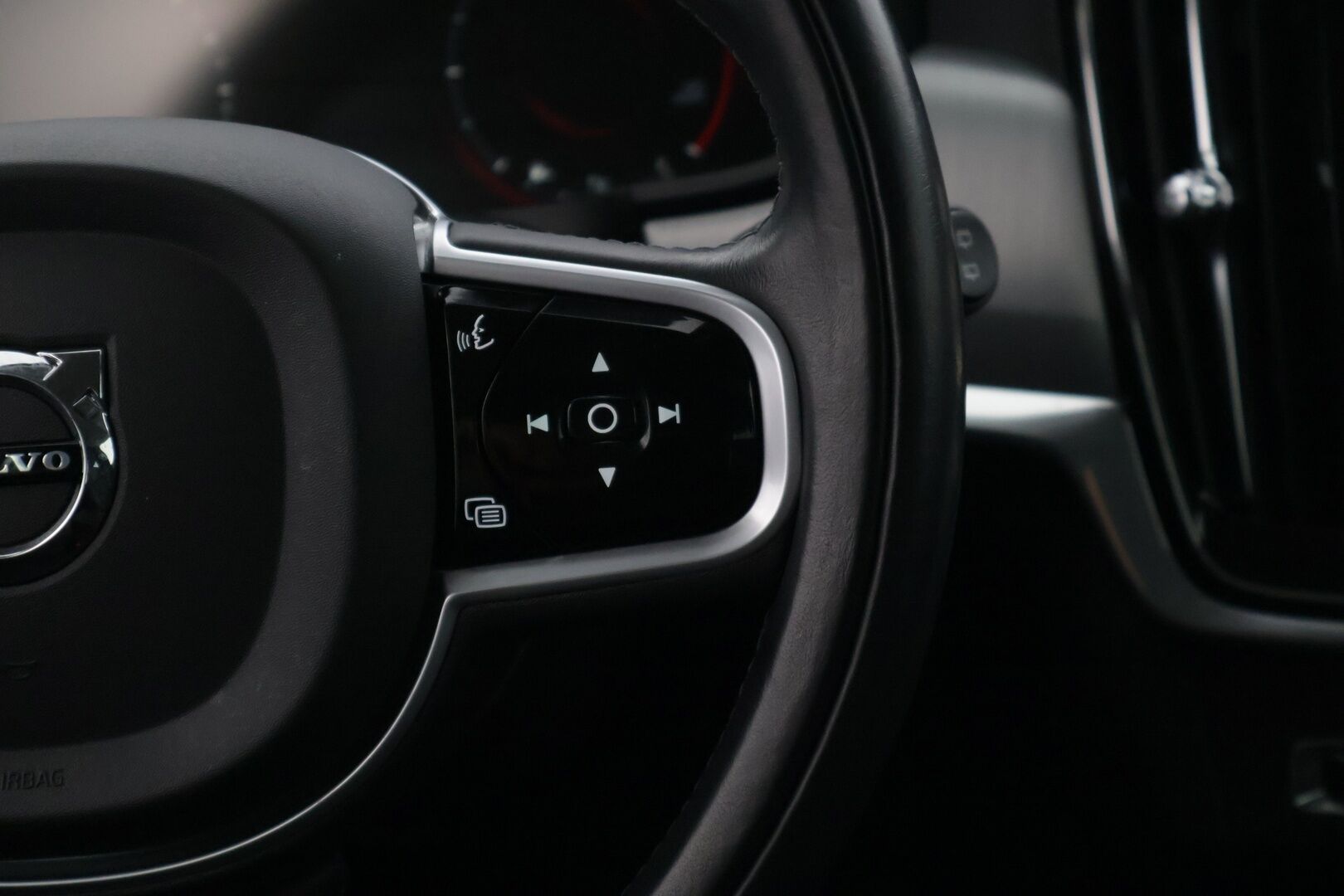 Volvo V90 2020 D4 AWD Business aut. * Webasto / Vetokoukku / Acc / Kamera / Sähkökontti * - Näyttävä & siistissä kunnossa oleva maanteiden jyrä / Jakopää Tehty 3/24 / Taittuva vetokoukku! * 