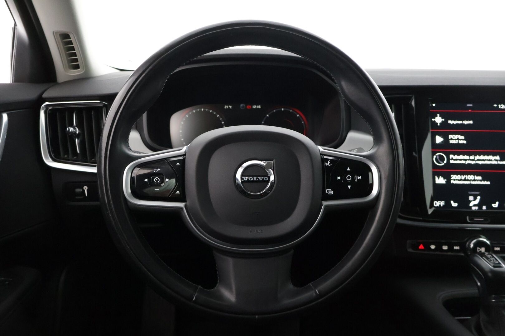 Volvo V90 2020 D4 AWD Business aut. * Webasto / Vetokoukku / Acc / Kamera / Sähkökontti * - Näyttävä & siistissä kunnossa oleva maanteiden jyrä / Jakopää Tehty 3/24 / Taittuva vetokoukku! * 