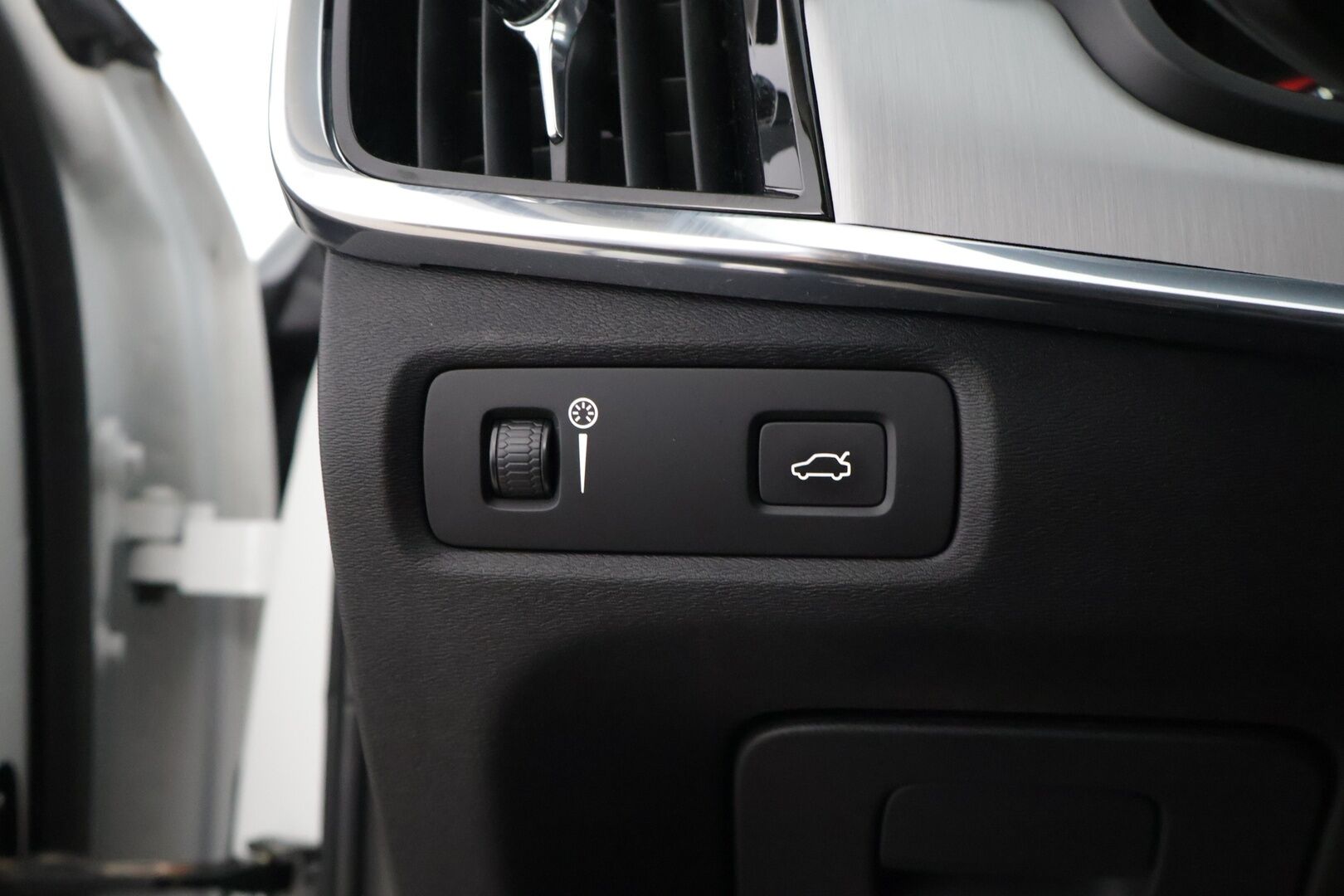 Volvo V90 2020 D4 AWD Business aut. * Webasto / Vetokoukku / Acc / Kamera / Sähkökontti * - Näyttävä & siistissä kunnossa oleva maanteiden jyrä / Jakopää Tehty 3/24 / Taittuva vetokoukku! * 