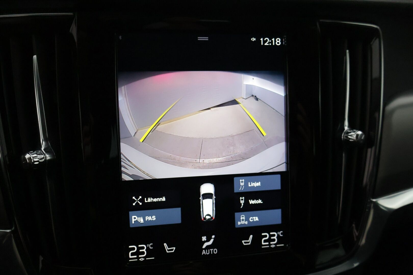 Volvo V90 2020 D4 AWD Business aut. * Webasto / Vetokoukku / Acc / Kamera / Sähkökontti * - Näyttävä & siistissä kunnossa oleva maanteiden jyrä / Jakopää Tehty 3/24 / Taittuva vetokoukku! * 