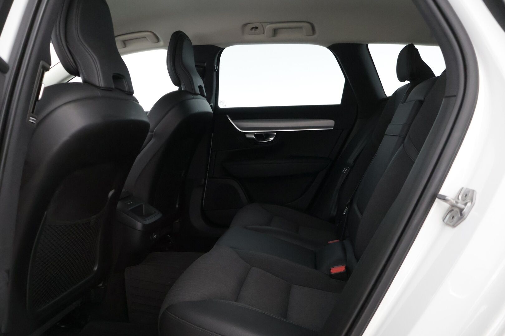 Volvo V90 2020 D4 AWD Business aut. * Webasto / Vetokoukku / Acc / Kamera / Sähkökontti * - Näyttävä & siistissä kunnossa oleva maanteiden jyrä / Jakopää Tehty 3/24 / Taittuva vetokoukku! * 