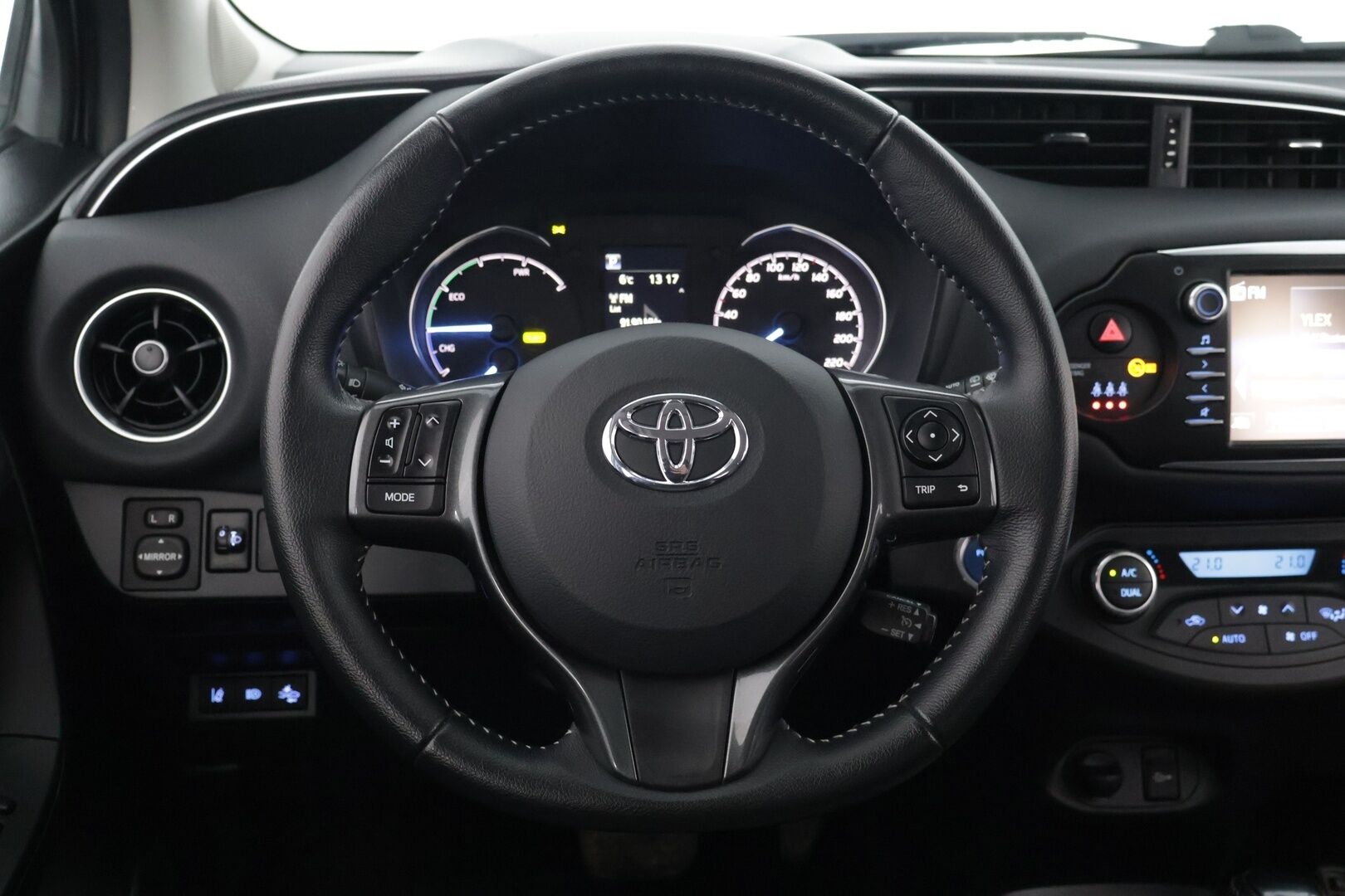Toyota Yaris 2020 1,5 Hybrid Y20 Edition * Vakkari / P-Kamera / Suomi-Auto / Lohkolämmitin* - Navi / 2 x Aluvanteet / Hyvä huoltohistoria **