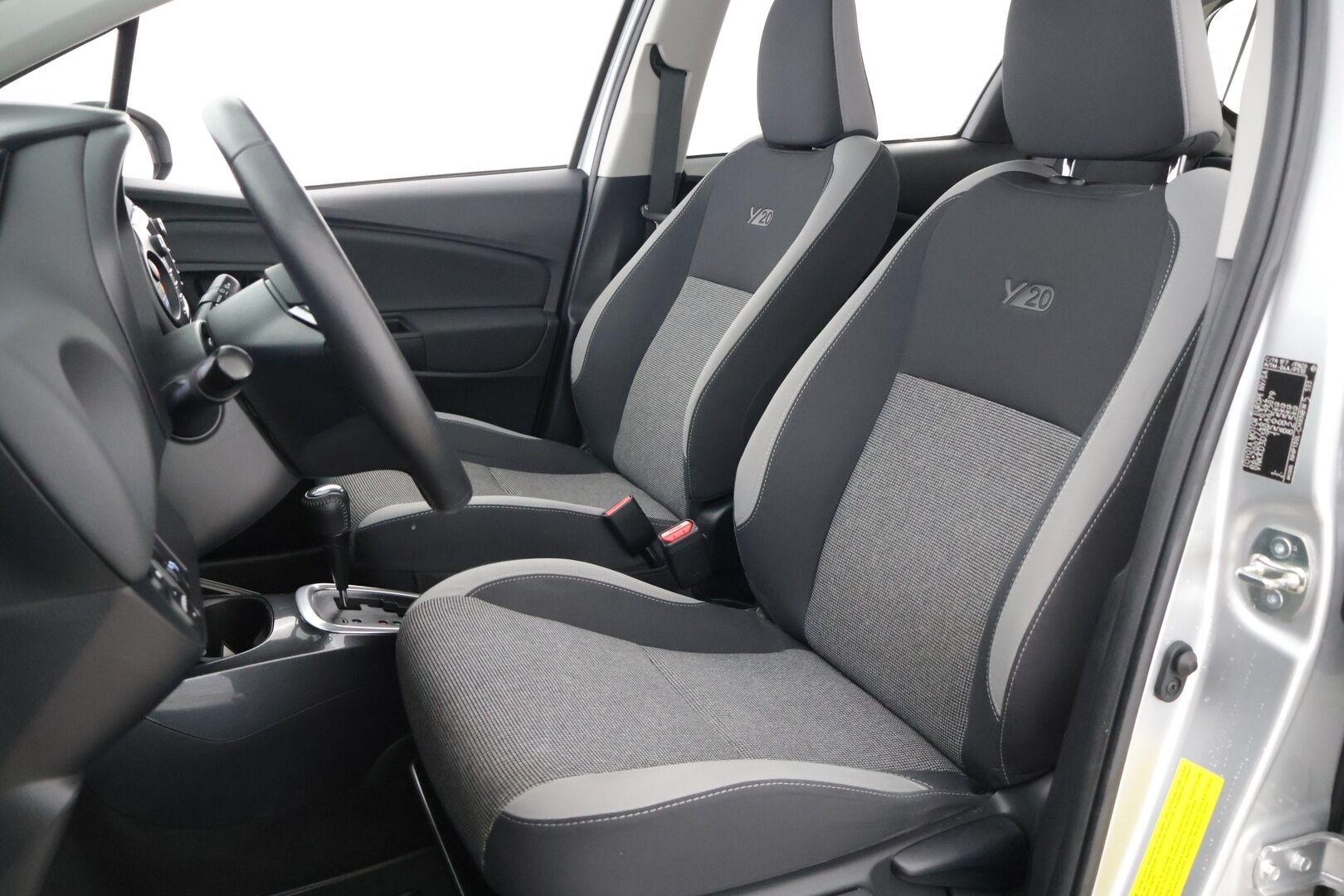 Toyota Yaris 2020 1,5 Hybrid Y20 Edition * Vakkari / P-Kamera / Suomi-Auto / Lohkolämmitin* - Navi / 2 x Aluvanteet / Hyvä huoltohistoria **