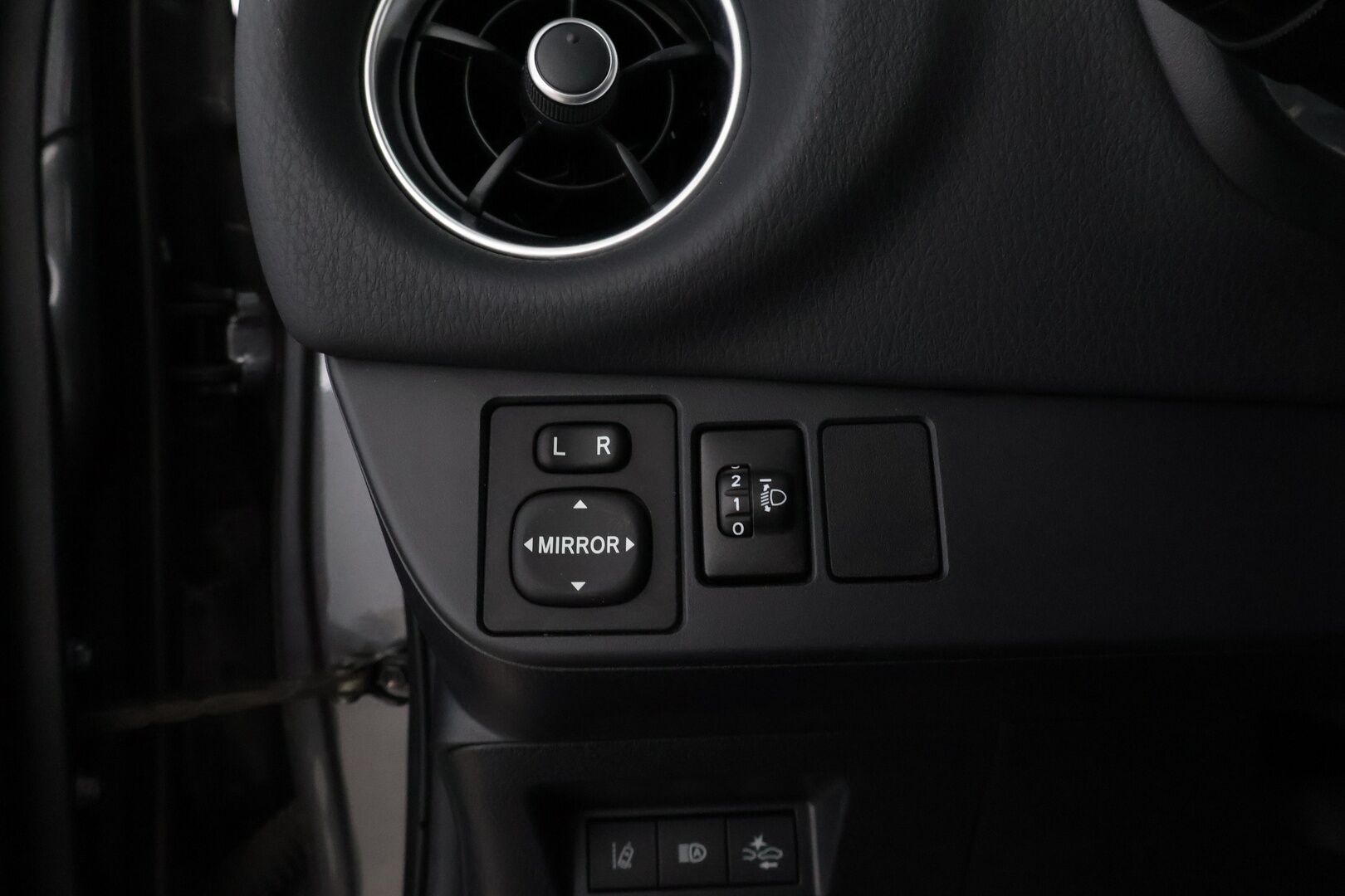 Toyota Yaris 2020 1,5 Hybrid Y20 Edition * Suomiauto / Peruutuskamera / Navi / 2x Renkaat aluvantein / Metalliväri - Merkkihuollettu / Juuri tullut Tampereelle!