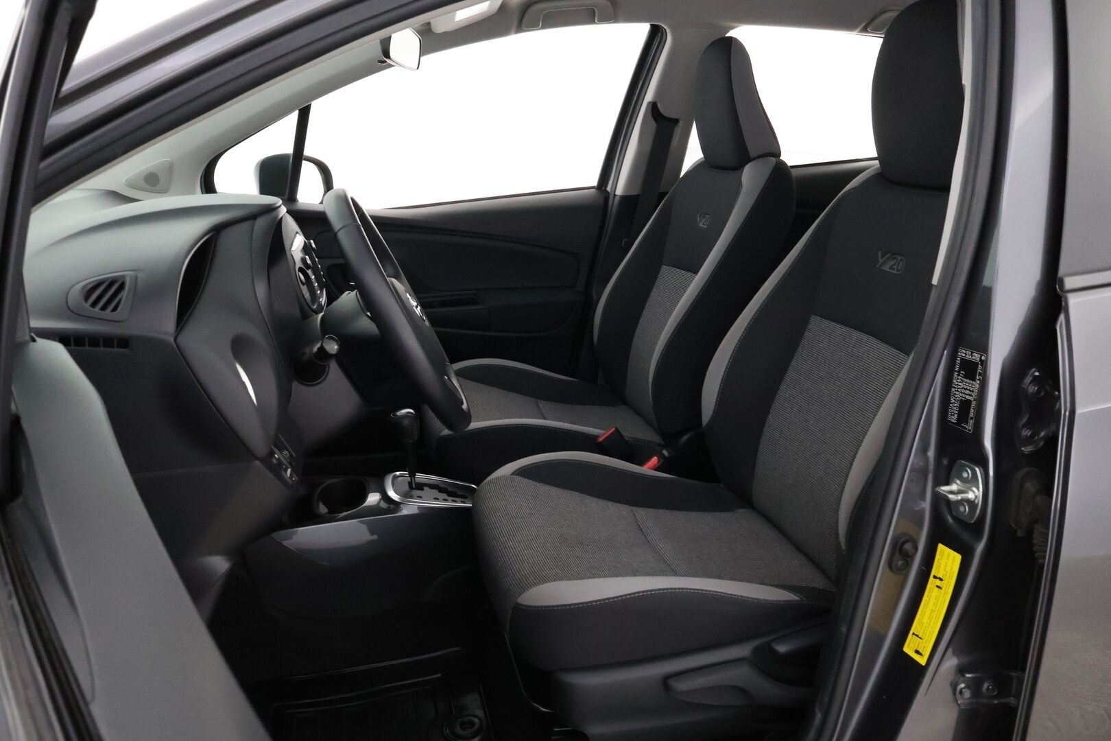 Toyota Yaris 2020 1,5 Hybrid Y20 Edition * Suomiauto / Peruutuskamera / Navi / 2x Renkaat aluvantein / Metalliväri - Merkkihuollettu / Juuri tullut Tampereelle!