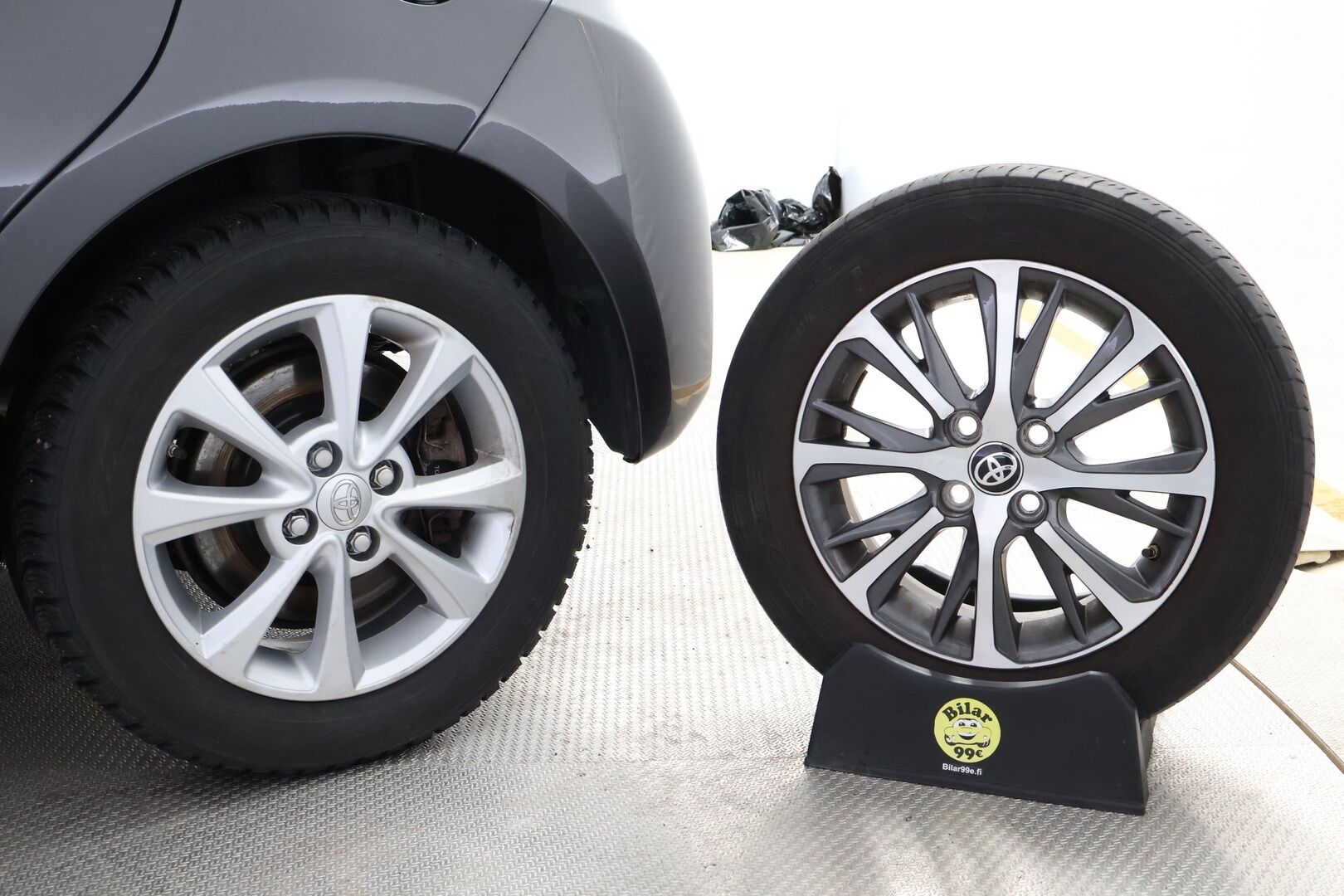 Toyota Yaris 2020 1,5 Hybrid Y20 Edition * Suomiauto / Peruutuskamera / Navi / 2x Renkaat aluvantein / Metalliväri - Merkkihuollettu / Juuri tullut Tampereelle!
