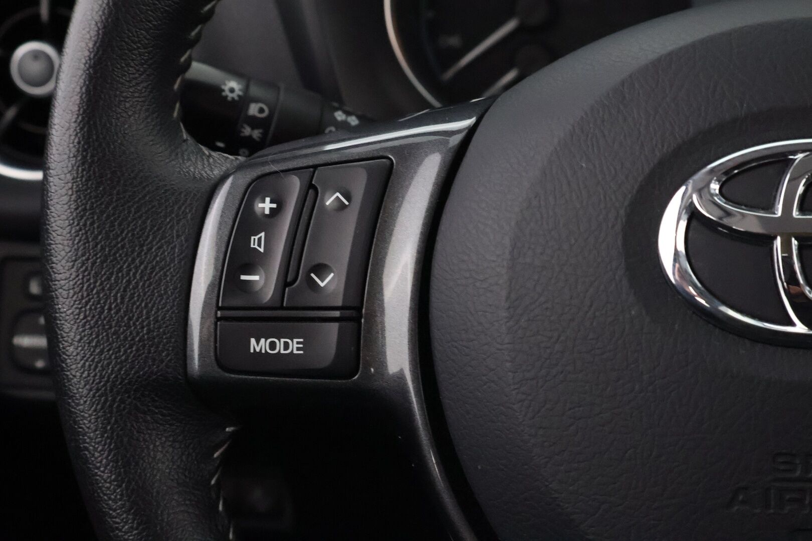 Toyota Yaris 2020 1,5 Hybrid Y20 Edition * Suomiauto / Peruutuskamera / Navi / 2x Renkaat aluvantein / Metalliväri - Merkkihuollettu / Juuri tullut Tampereelle!