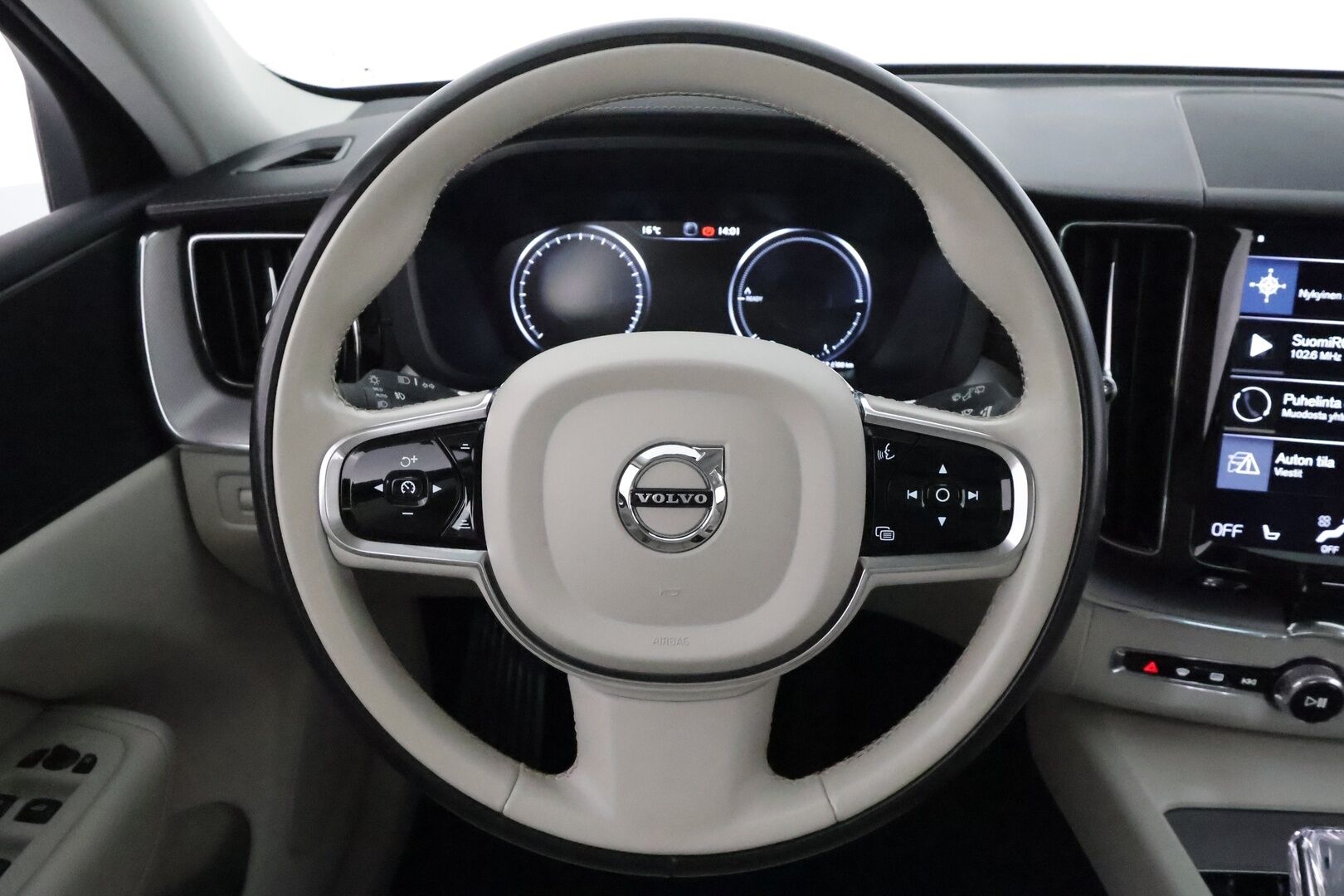 Volvo XC60 2020 T8 TwE AWD Business Inscription **Panorama / Webasto / Full-LED / Adapt.Vakkari / P.Kamera / Sporttipenkki Muistilla** - 3,99 % KORKOTARJOUS TÄHÄN AUTOON 31.8. ASTI! - Suomi-auto / 2x Latauskaapelit / Kahdet Renkaat / Merkkihuollettu!