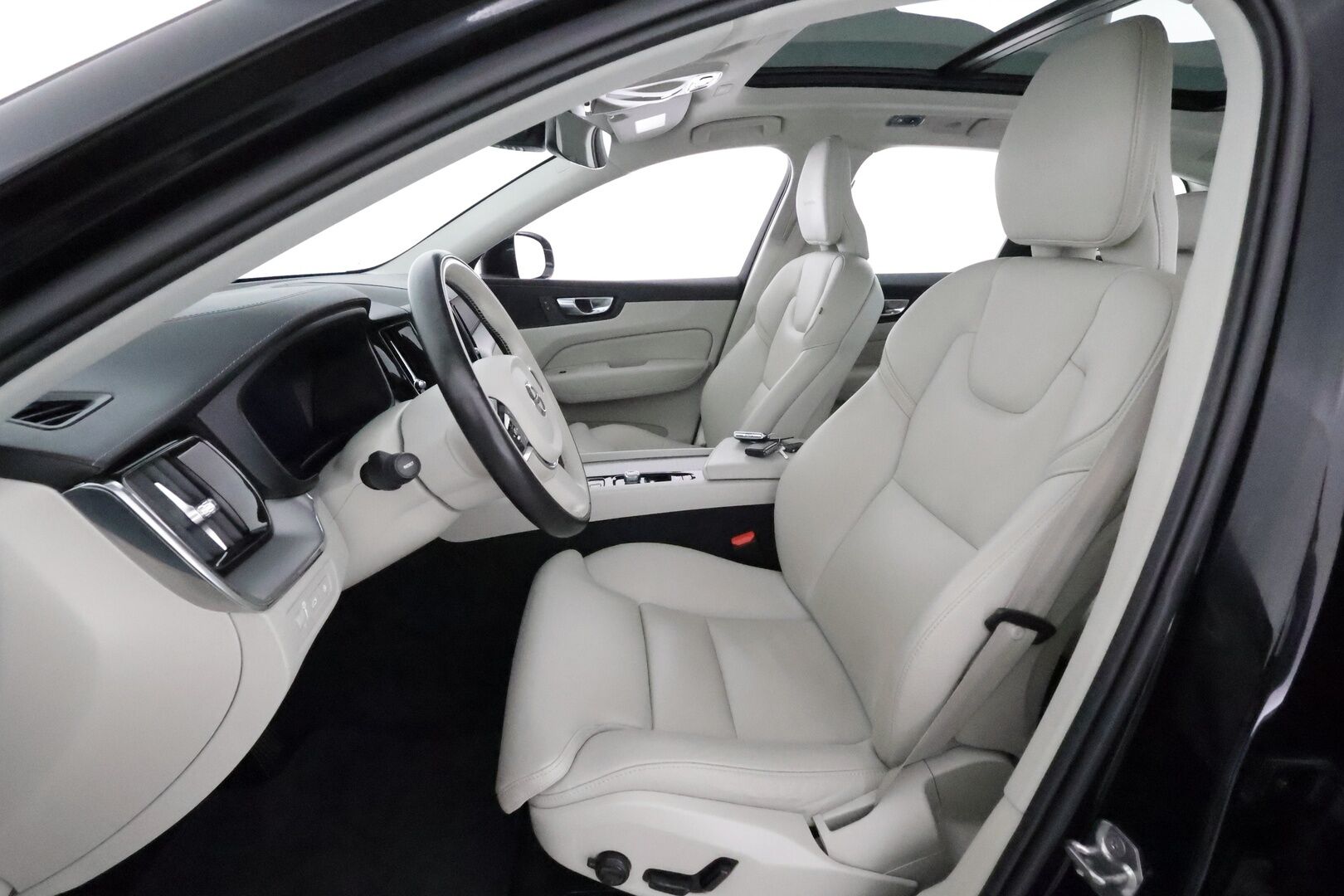 Volvo XC60 2020 T8 TwE AWD Business Inscription **Panorama / Webasto / Full-LED / Adapt.Vakkari / P.Kamera / Sporttipenkki Muistilla** - 3,99 % KORKOTARJOUS TÄHÄN AUTOON 31.8. ASTI! - Suomi-auto / 2x Latauskaapelit / Kahdet Renkaat / Merkkihuollettu!