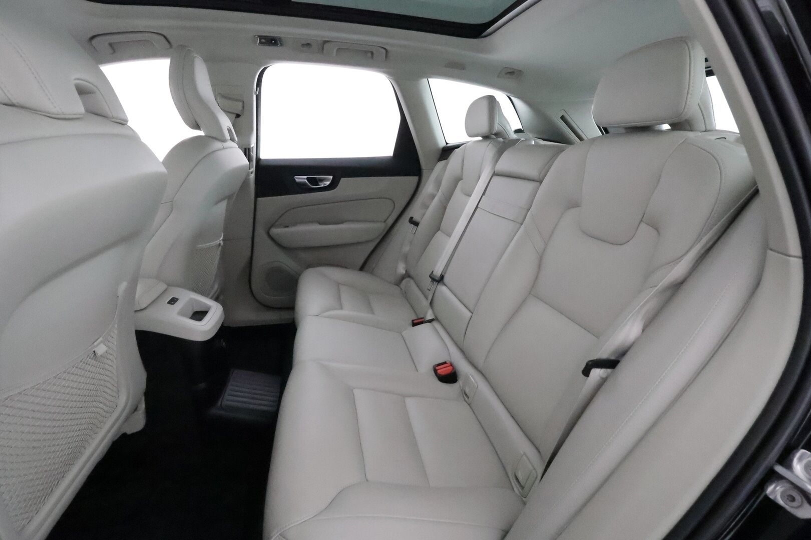 Volvo XC60 2020 T8 TwE AWD Business Inscription **Panorama / Webasto / Full-LED / Adapt.Vakkari / P.Kamera / Sporttipenkki Muistilla** - 3,99 % KORKOTARJOUS TÄHÄN AUTOON 31.8. ASTI! - Suomi-auto / 2x Latauskaapelit / Kahdet Renkaat / Merkkihuollettu!