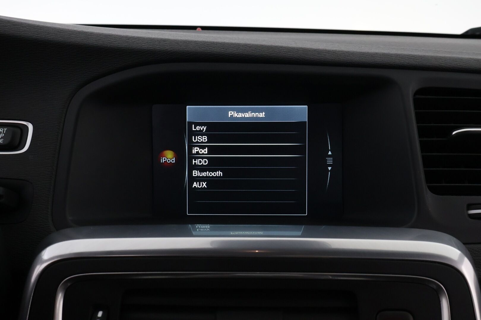 Volvo V60 Cross Country 2016 D3 Momentum aut * Webasto / Digimittari / Muistipenkki / Koukku / Audio High Performance / Puolinahkasisusta - VOC / Navi / Jakopää juuri tehty! - HULLUT BLACKWEEK JATKOT - KORKOTARJOUS 2,49%