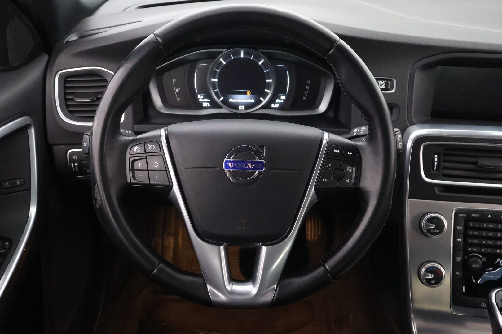 Volvo V60 Cross Country 2016 D3 Momentum aut * Webasto / Digimittari / Muistipenkki / Koukku / Audio High Performance / Puolinahkasisusta - VOC / Navi / Jakopää juuri tehty!