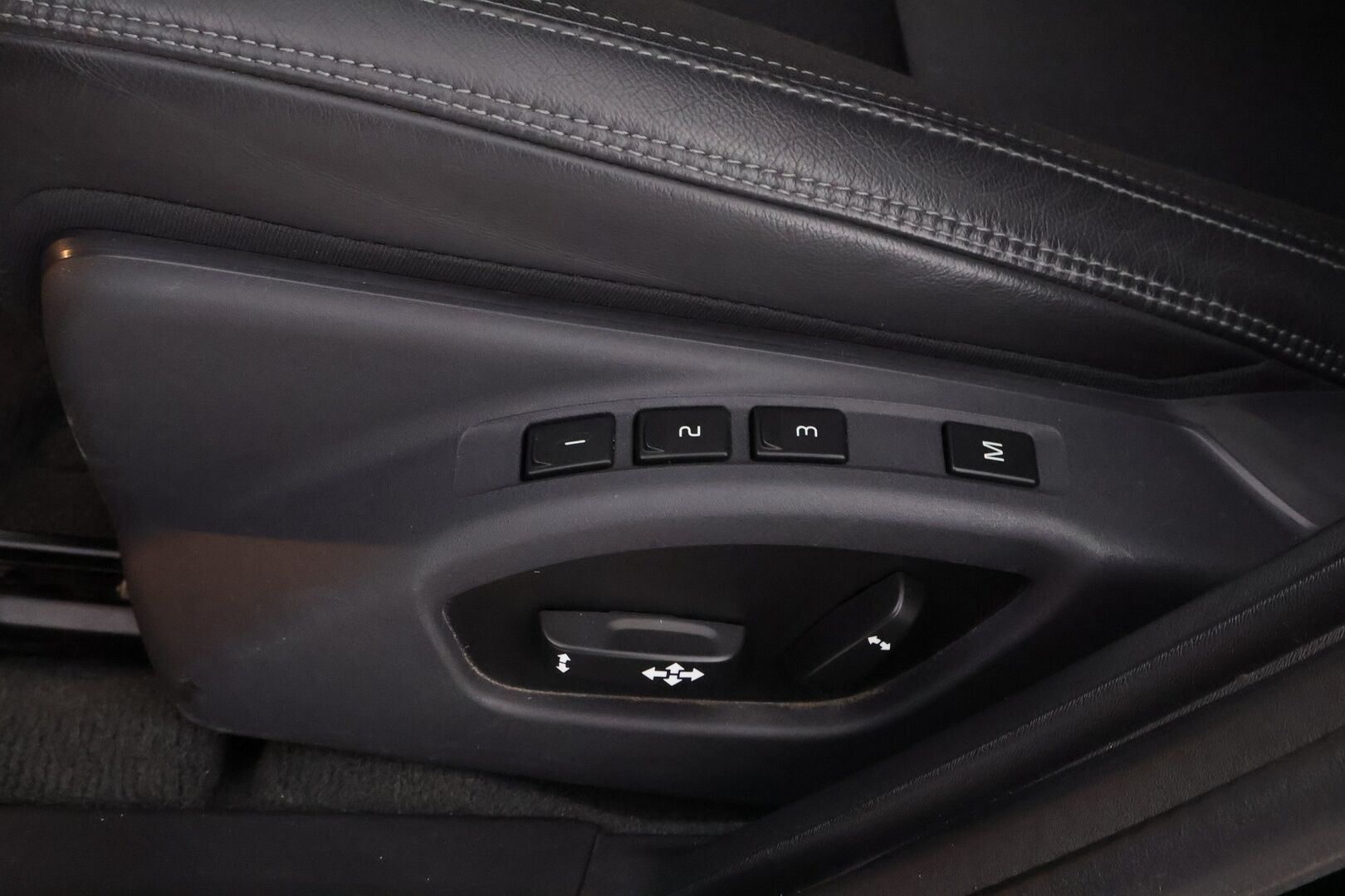 Volvo V60 Cross Country 2016 D3 Momentum aut * Webasto / Digimittari / Muistipenkki / Koukku / Audio High Performance / Puolinahkasisusta - VOC / Navi / Jakopää juuri tehty!