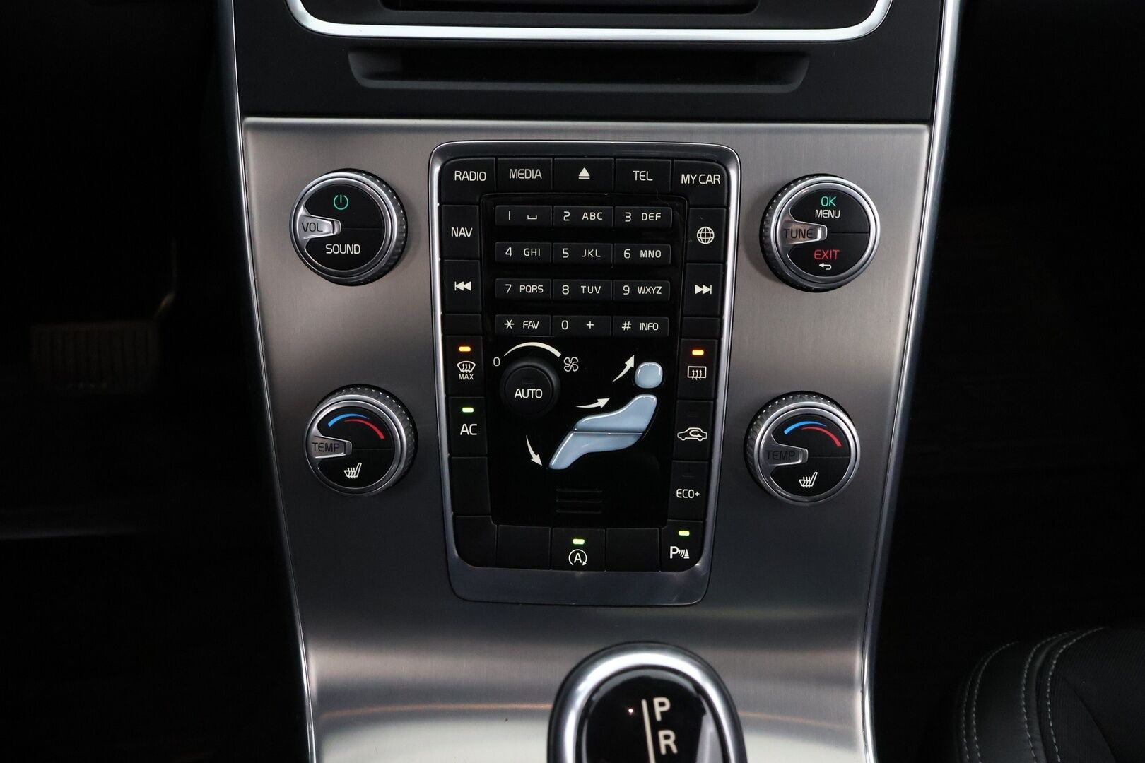 Volvo V60 Cross Country 2016 D3 Momentum aut * Webasto / Digimittari / Muistipenkki / Koukku / Audio High Performance / Puolinahkasisusta - VOC / Navi / Jakopää juuri tehty! - HULLUT BLACKWEEK JATKOT - KORKOTARJOUS 2,49%