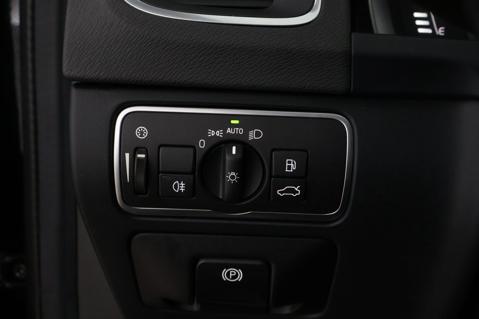 Volvo V60 Cross Country 2016 D3 Momentum aut * Webasto / Digimittari / Muistipenkki / Koukku / Audio High Performance / Puolinahkasisusta - VOC / Navi / Jakopää juuri tehty! - HULLUT BLACKWEEK JATKOT - KORKOTARJOUS 2,49%